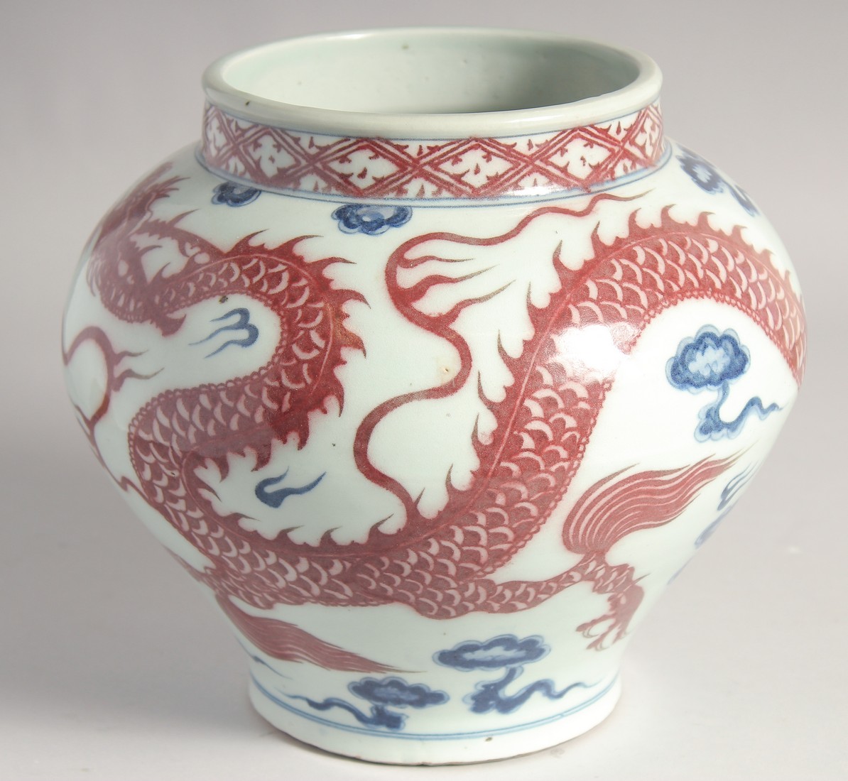 A CHINESE BLUE AND UNDERGLAZE RED PORCELAIN DRAGON JAR, 22cm high. - Image 4 of 7