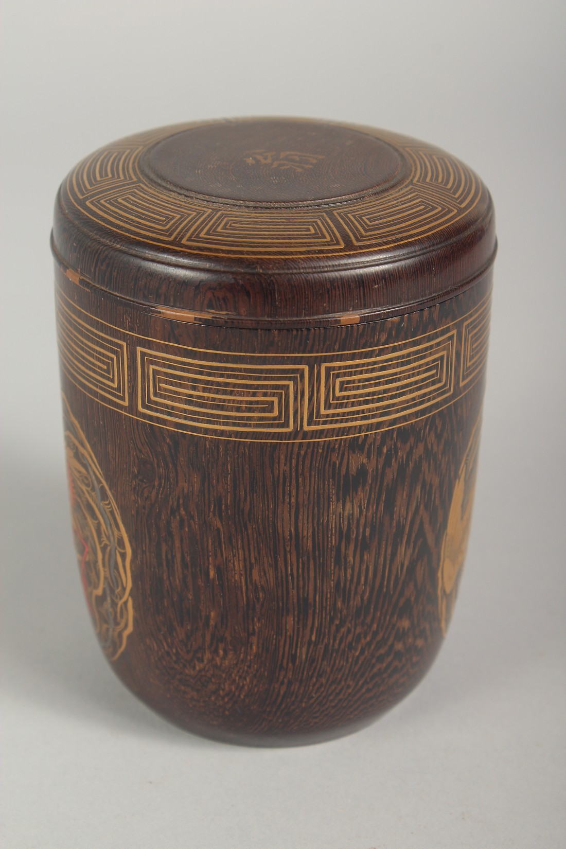 A FINE JAPANESE TURNED WOOD NATSUME / TEA CADDY, with a band of gilded key decoration to the lid and - Image 4 of 9