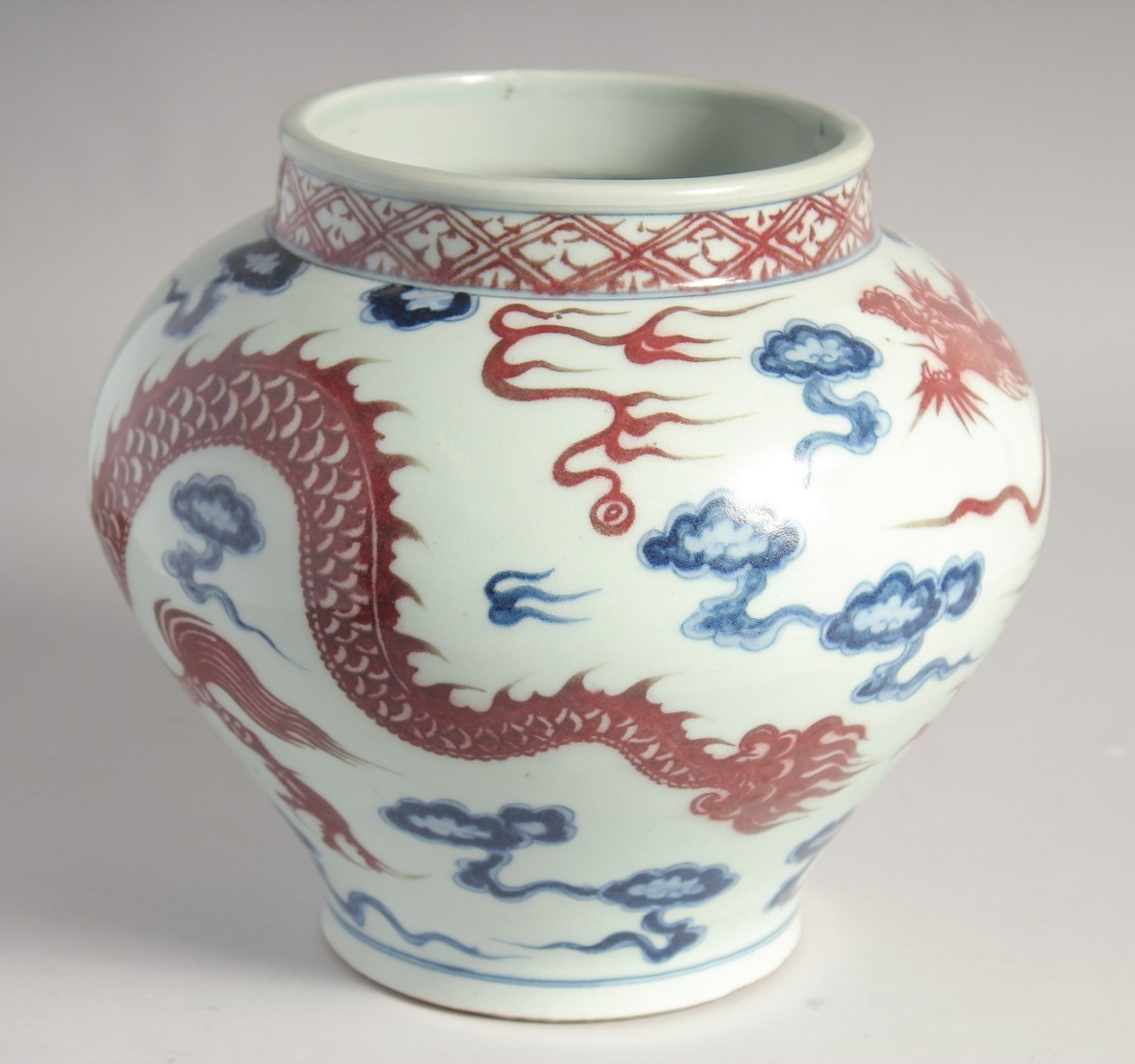 A CHINESE BLUE AND UNDERGLAZE RED PORCELAIN DRAGON JAR, 22cm high. - Image 2 of 7