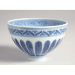 A CHINESE MING STYLE BLUE AND WHITE PORCELAIN CUP, 9cm diameter.