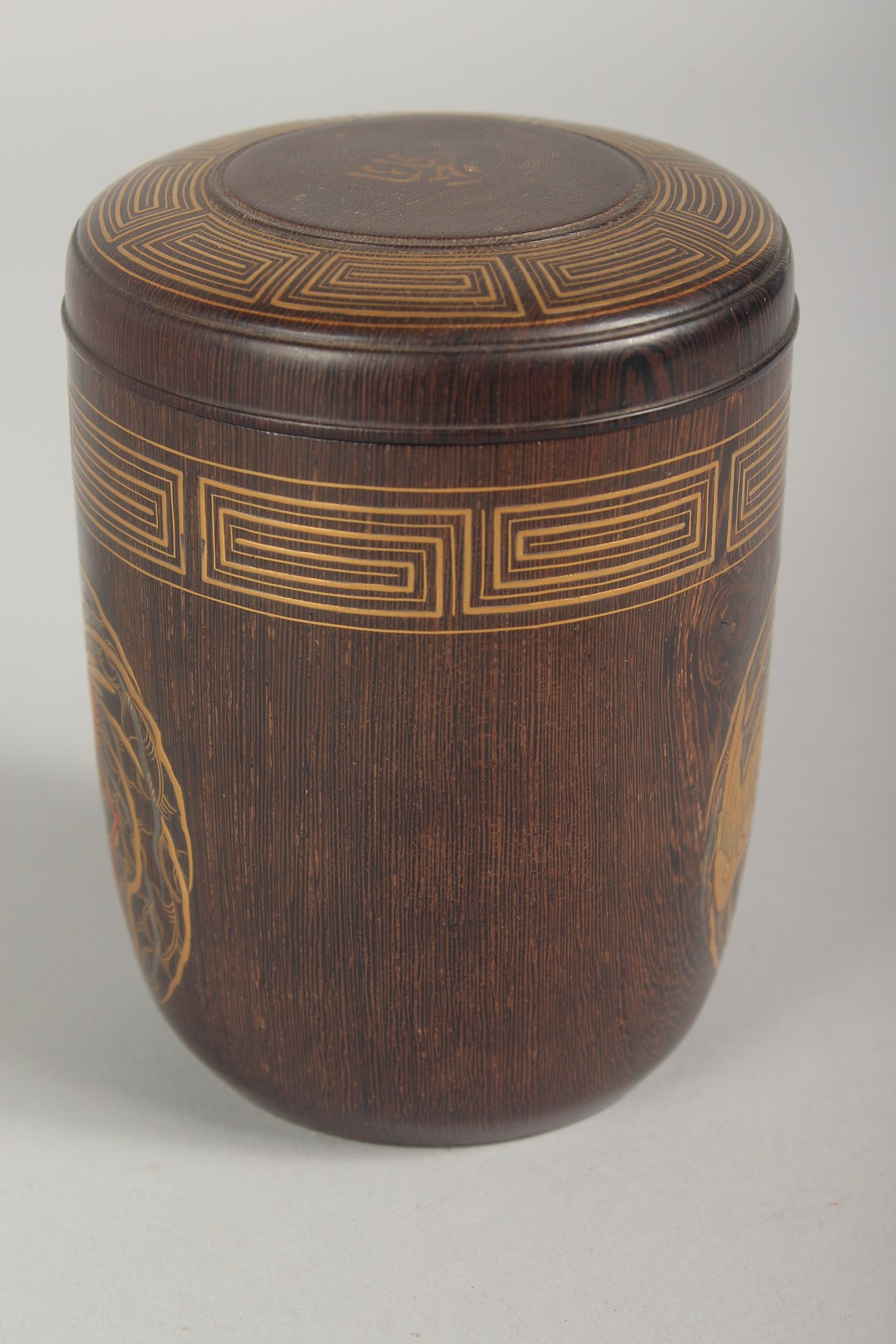 A FINE JAPANESE TURNED WOOD NATSUME / TEA CADDY, with a band of gilded key decoration to the lid and - Image 2 of 9