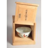 A CHINESE PORCELAIN CHICKEN CUP, six-character mark to base, together with inscribed wooden box.