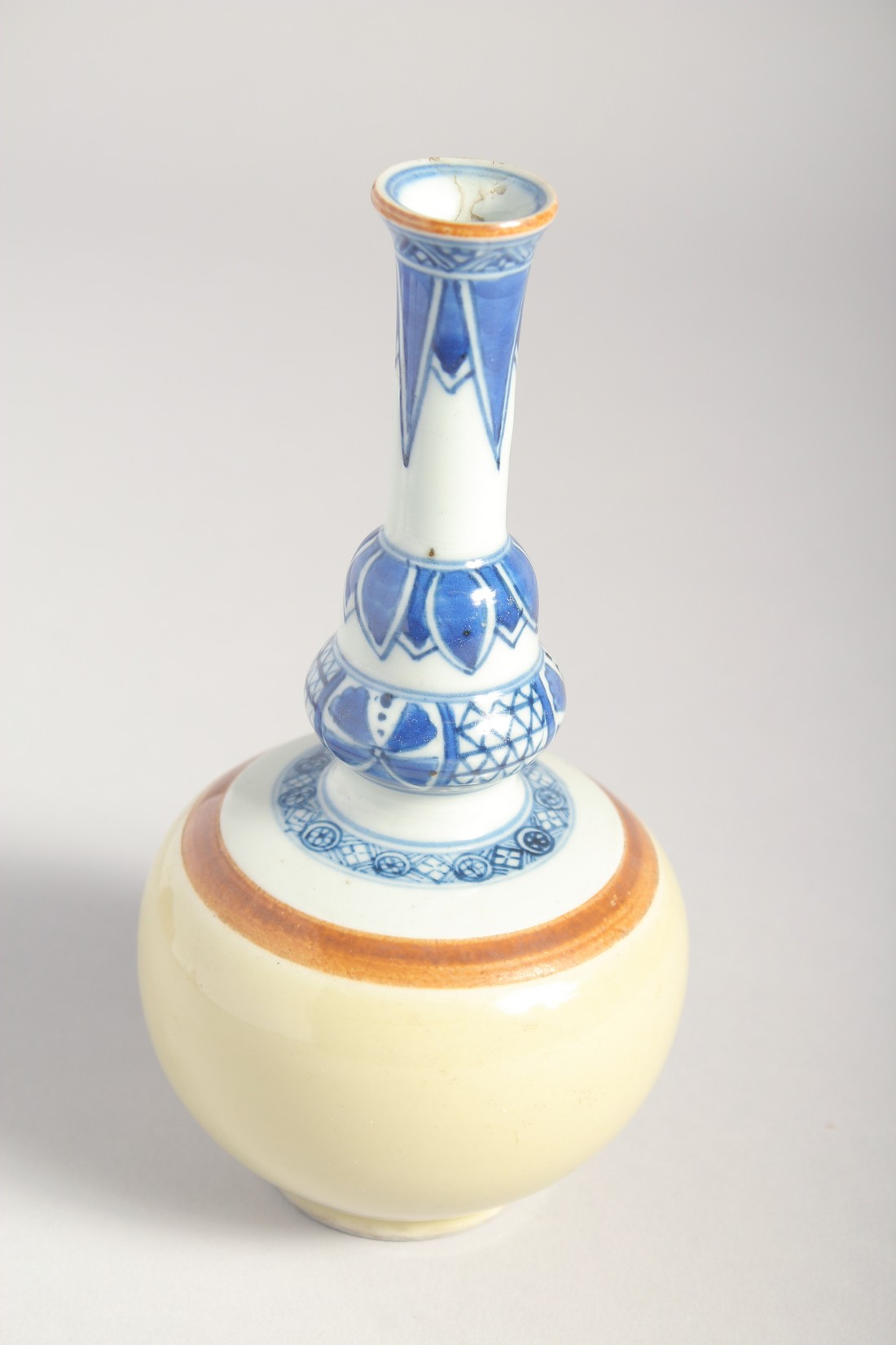 TWO SMALL CHINESE BLUE AND WHITE PORCELAIN VASES, each 17cm high. - Image 2 of 9