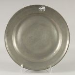 AN EARLY PEWTER CIRCULAR DISH. 14.5ins diameter.