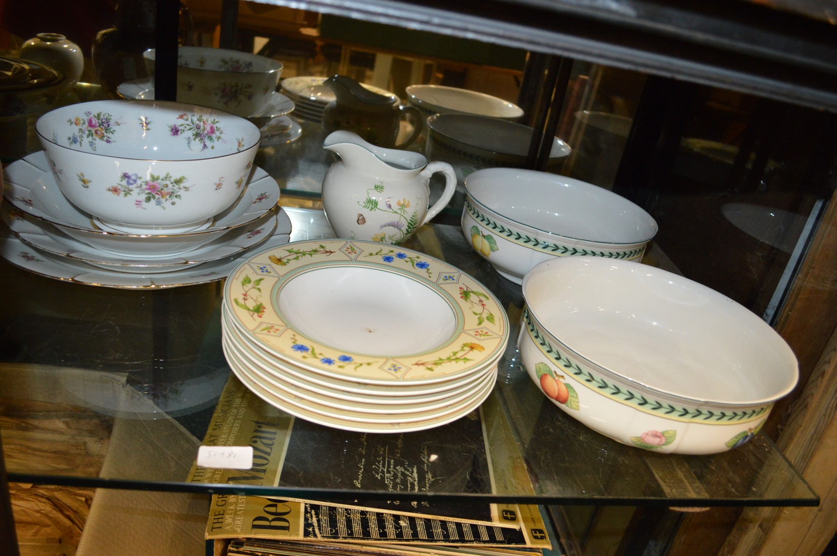 A good collection of decorative china. - Image 4 of 4