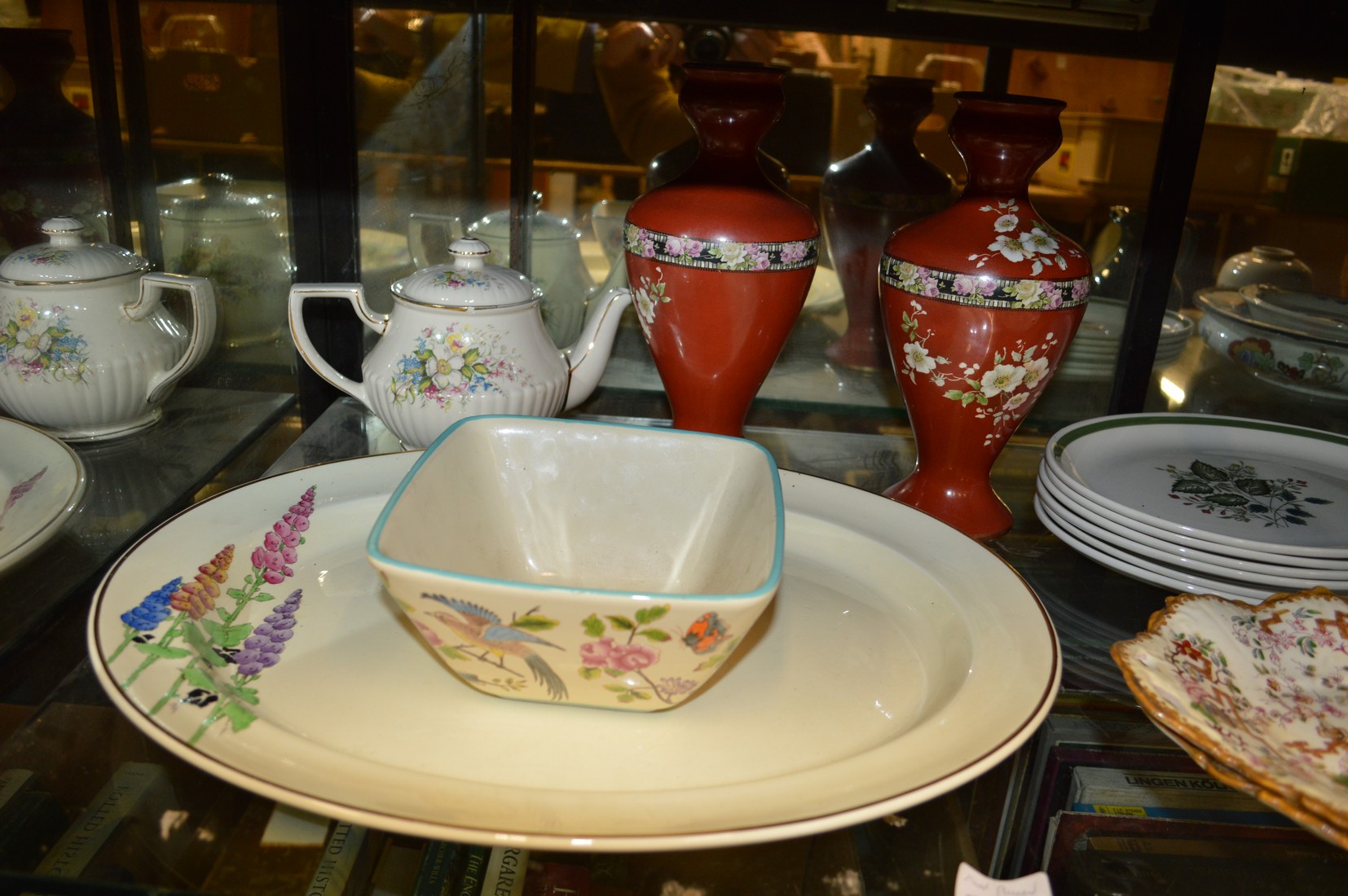 A good collection of decorative china. - Image 2 of 4