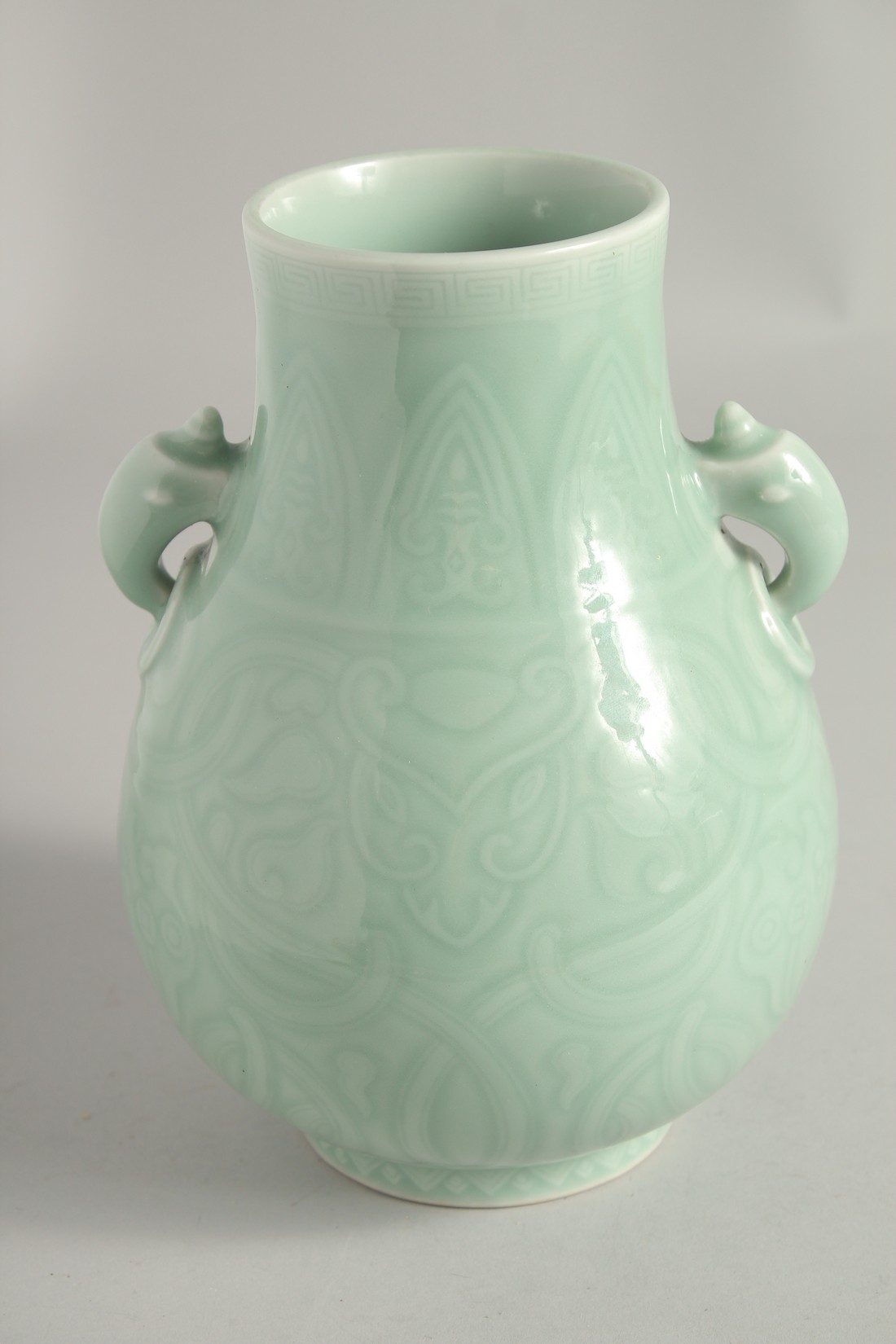 A CHINESE CLAIRE-DE-LUNE CELADON GLAZE TWIN HANDLE VASE, of archaic form with moulded handles and - Image 3 of 8