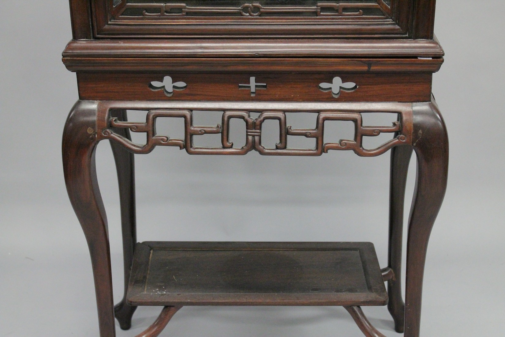 A GOOD CHINESE ROSEWOOD CABINET ON STAND, the top with a pierced cornice, glazed door and sides - Image 3 of 3