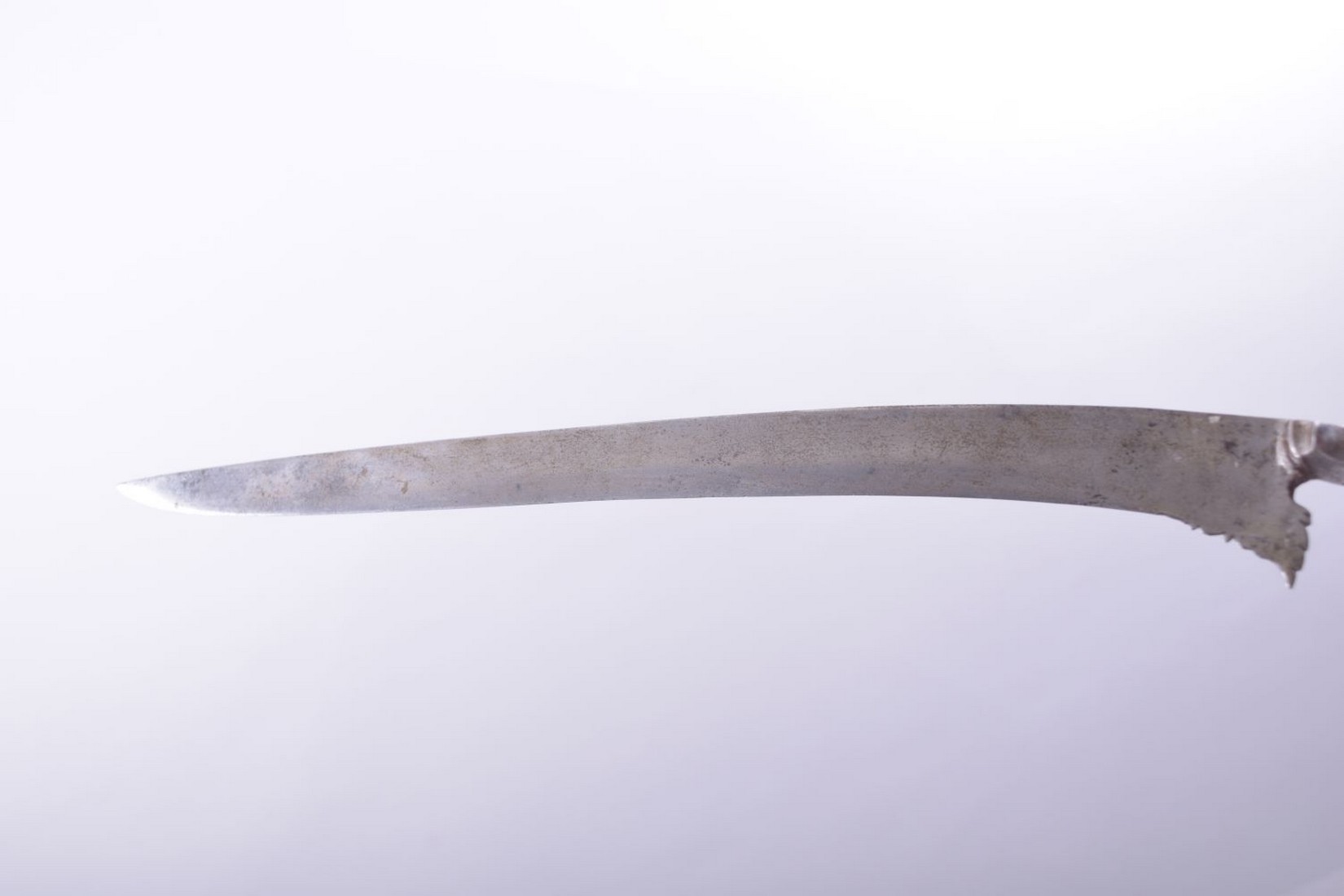 A FINE 18TH CENTURY INDONESIAN RHINO HORN HILTED DAGGER, 44cm long. - Image 6 of 6