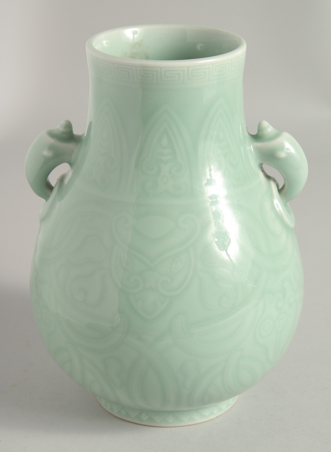 A CHINESE CLAIRE-DE-LUNE CELADON GLAZE TWIN HANDLE VASE, of archaic form with moulded handles and