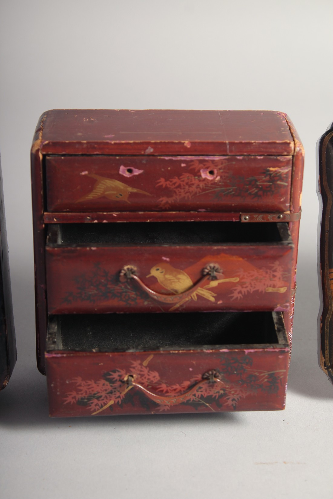 A LACQUERED WOOD BOX, 19.5cm x 16cm, together with a similarly designed lacquered miniature chest of - Image 3 of 4