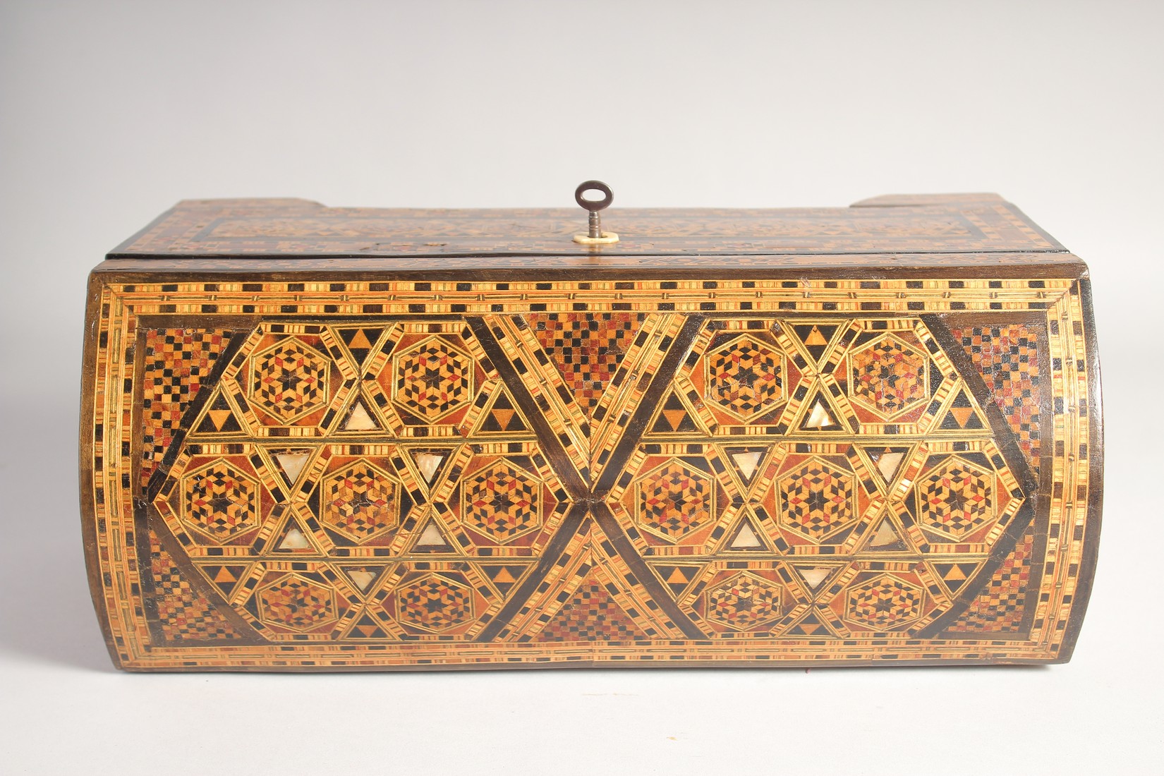 A GOOD SYRIAN MARQUETRY MIXED WOOD DOMED TOP CASKET, inlaid with mother of pearl, including key - Image 5 of 7