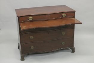 A RARE 18TH CENTURY AMERICAN SERPENTINE FRONT COMMODE, pine lined with a large oval to the top, long