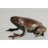 A JAPANESE BRONZE FROG. 1.5ins high.