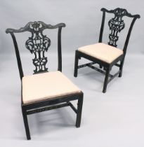 A VERY GOOD PAIR OF 19TH CENTURY CHIPPENDALE MAHOGANY SINGLE CHAIRS with pierced vase splats, drop