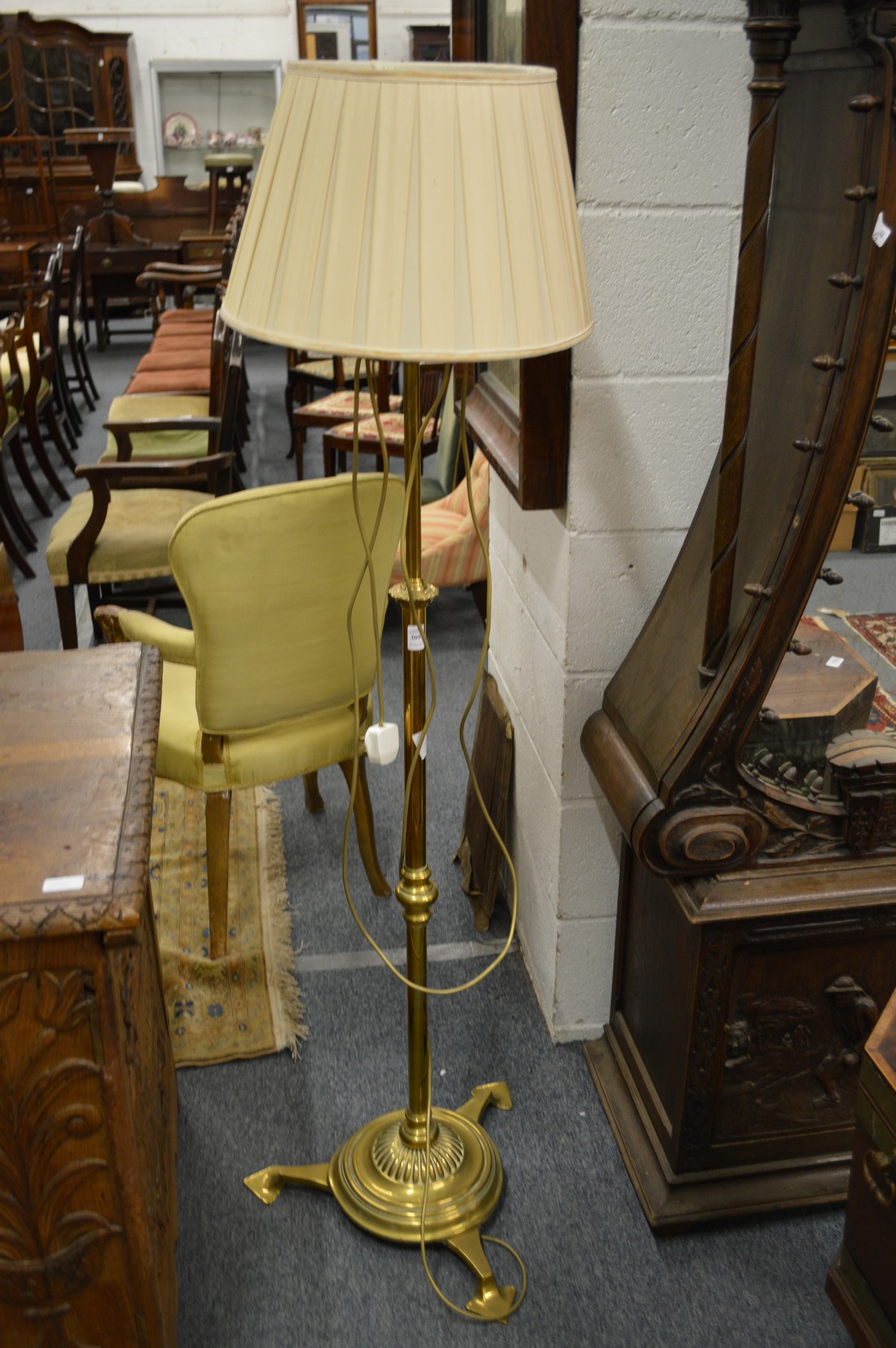 A good brass telescopic standard lamp.