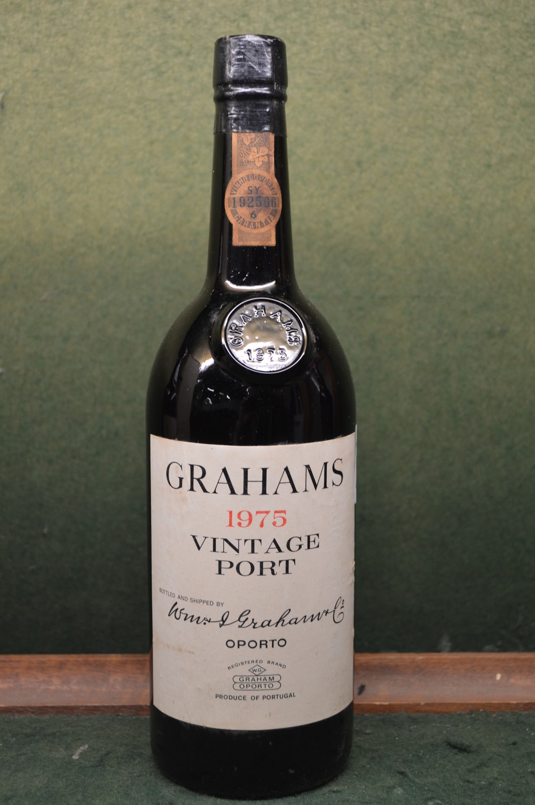 Grahams vintage port 1975, one bottle.