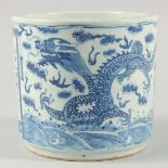 A LARGE CHINESE BLUE AND WHITE PORCELAIN BRUSH POT, decorated with dragons above stylised waves