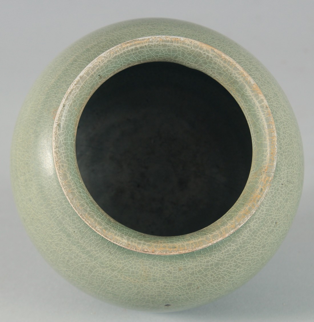 A CHINESE CELADON GLAZE POTTERY BOWL, raised on three moulded legs, 15cm high, together with a small - Bild 3 aus 8