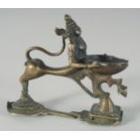 AN 18TH CENTURY INDIAN OIL LAMP, 11cm long.