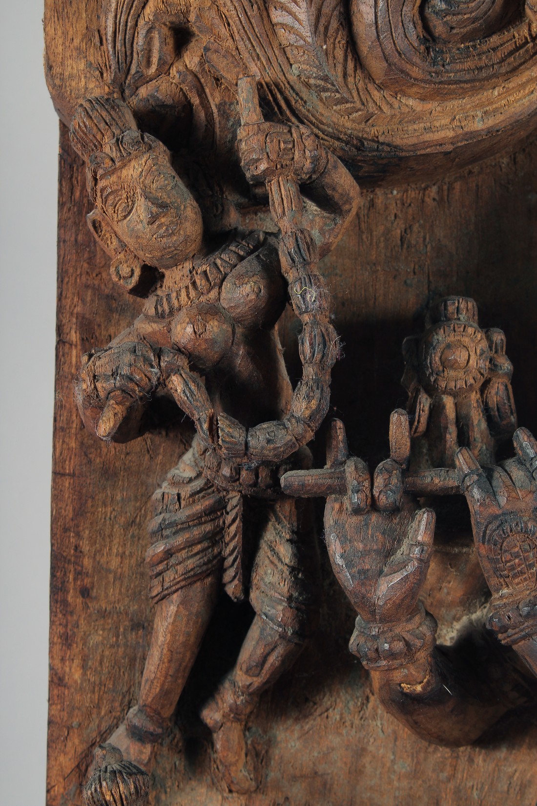 A LARGE INDIAN CARVED WOODEN PANEL, with central deity playing a musical instrument surrounded by - Bild 2 aus 6