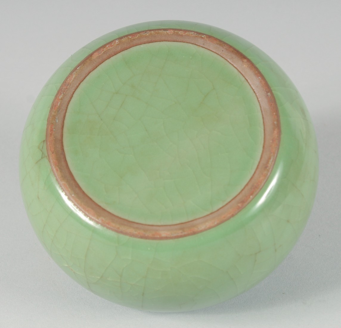 A CELADON CRACKLE GLAZED JAR AND COVER, together with three Korean cups, (4). - Bild 7 aus 7
