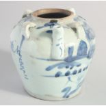 A 19TH CENTURY CHINESE BLUE AND WHITE PORCELAIN WINE EWER, 13cm high.