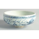 AN UNUSUAL CHINESE BLUE AND WHITE PORCELAIN PEDESTAL BOWL, the exterior painted with dragon-like