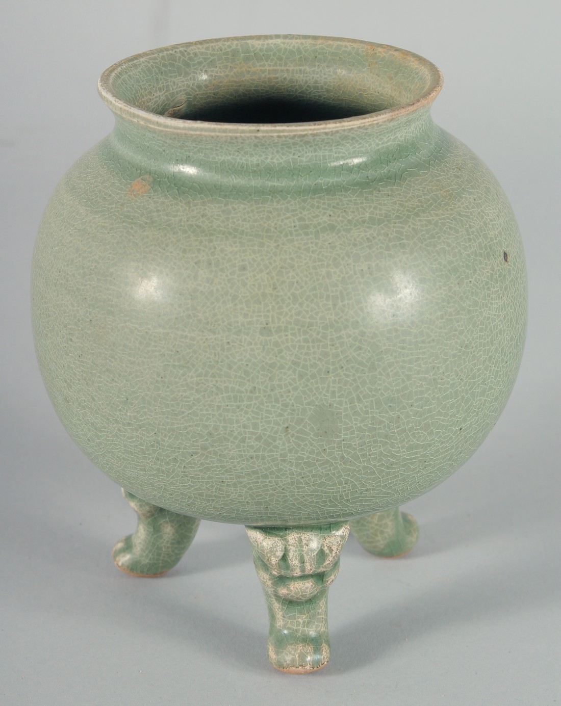 A CHINESE CELADON GLAZE POTTERY BOWL, raised on three moulded legs, 15cm high, together with a small - Bild 2 aus 8