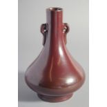 A CHINESE OX BLOOD GLAZE TWIN HANDLE VASE, six-character mark to base, 22.5cm high.