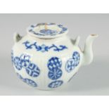 AN EARLY 20TH CENTURY BLUE AND WHITE PORCELAIN TEAPOT.