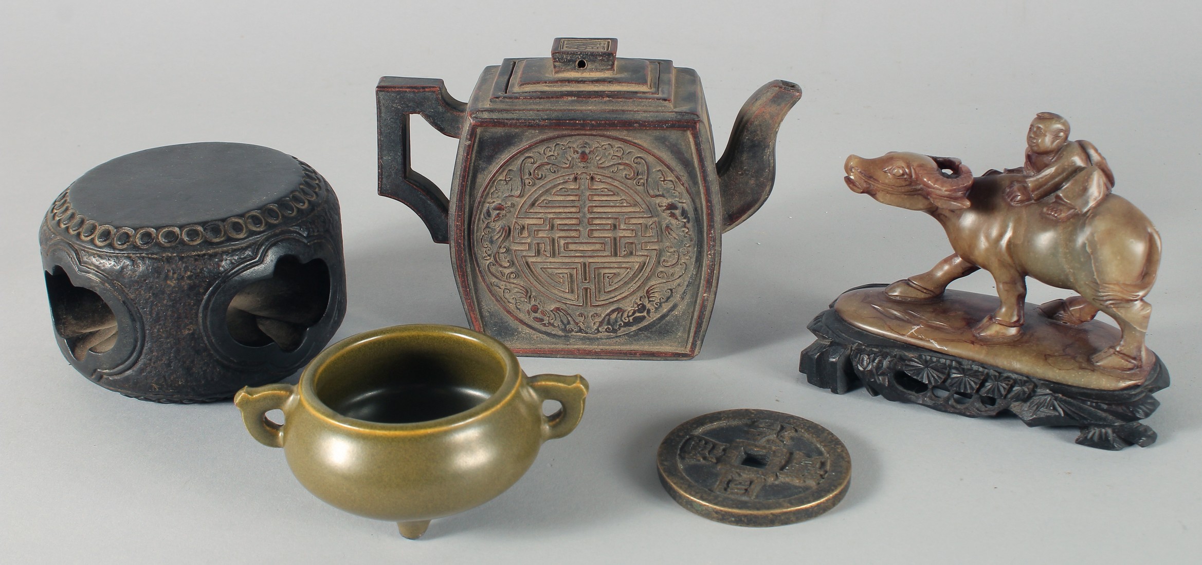 A MIXED COLLECTION OF CHINESE ITEMS, comprising a good hardstone figure mounted to a wooden base,