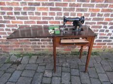 Singer 99k electric sewing machine table with accessories (untested)