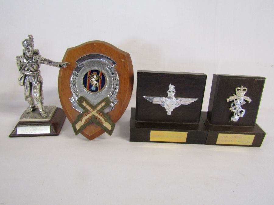 Collection of Royal Hampshire and pewter military figures, plaques and pin badge - Image 5 of 8