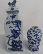 19th century Chinese porcelain blue and white lidded vase with Dog of Fo finial, decorated with