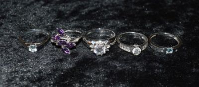 5 x 9ct white gold dress rings sizes S & R total weight 18g