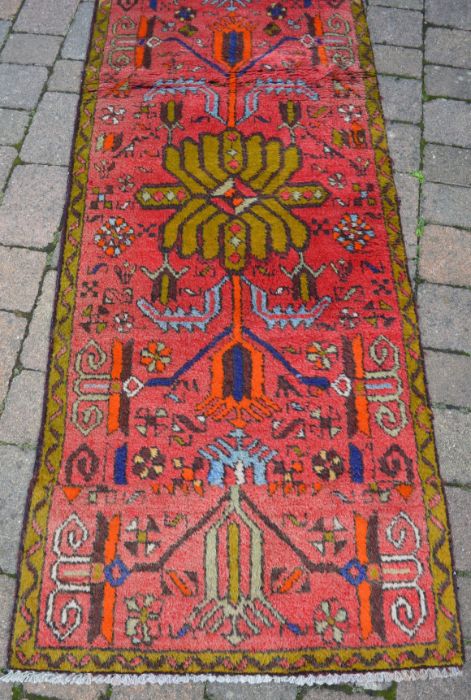 Washed red ground full pile Persian heriz runner carpet 283cm by 75cm - Image 2 of 4