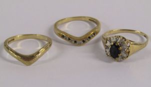 Stacking Trio of 9ct gold rings  - 9ct gold plain wishbone ring - Weight 1.6g - Size L - 9ct diamond