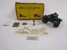 Britains Military Equipment - Mobile 18' heavy Howitzer 9740 boxed with ammunition and instructions