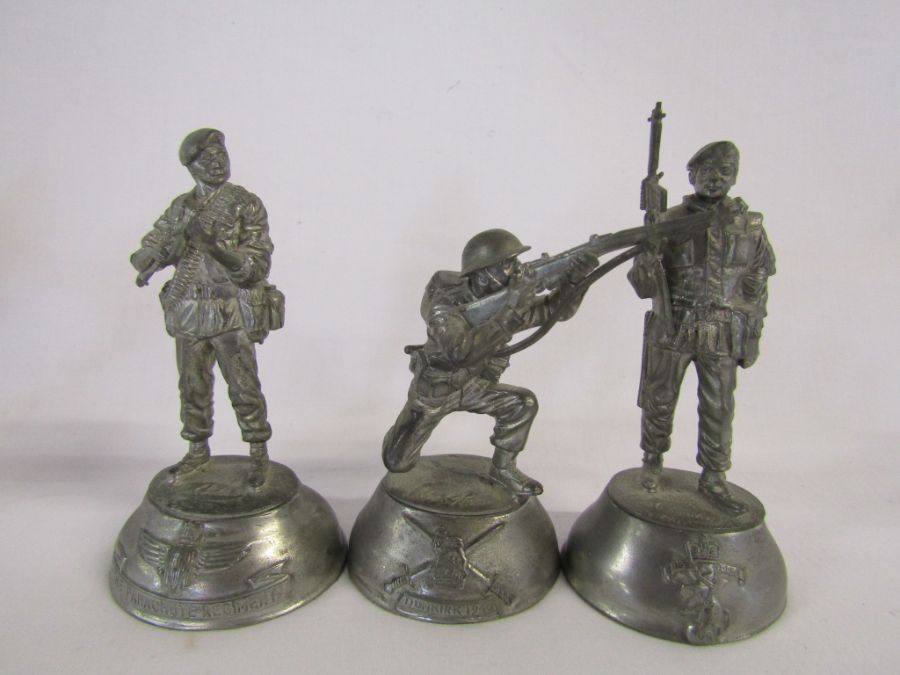 Collection of Royal Hampshire and pewter military figures, plaques and pin badge - Image 4 of 8