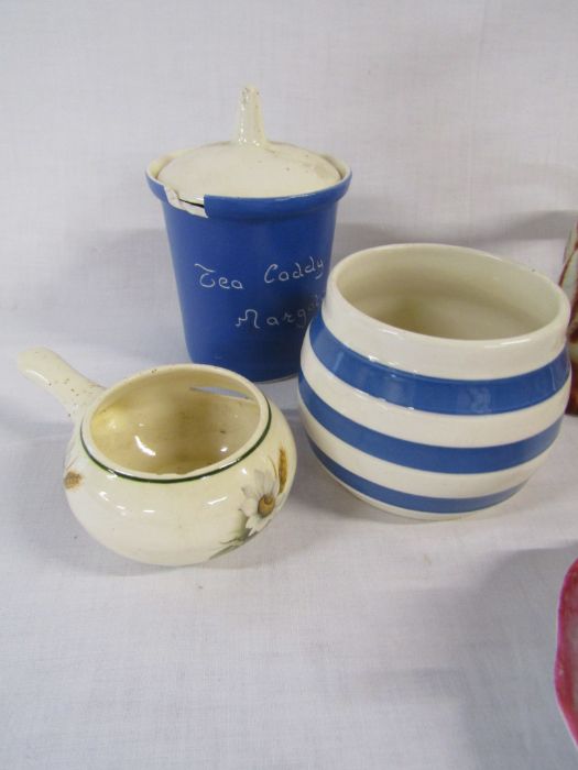 Selection of ceramics to include Conch shell tea set, cabbage leaf cups & saucers, Staffordshire - Image 6 of 12