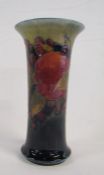 Moorcroft vase M20 pattern 'Pomegranate' approx. H 18.5cm signed William Moorcroft