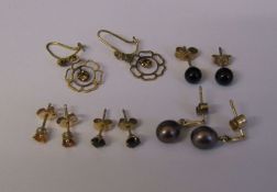 5 pairs of assorted 9ct gold pearls and gemstone earrings
