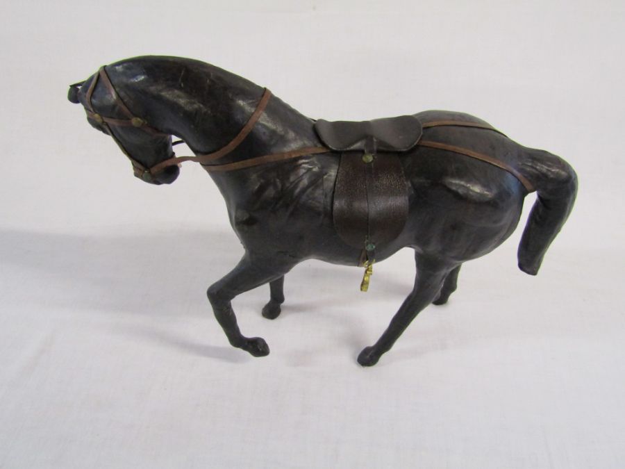 2 leather and papier mache horses - approx. H 47cm large horse - H 28cm small horse - Image 8 of 9