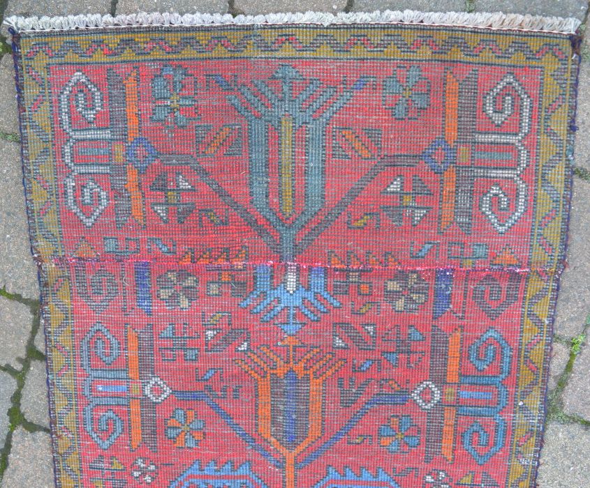 Washed red ground full pile Persian heriz runner carpet 283cm by 75cm - Image 3 of 4