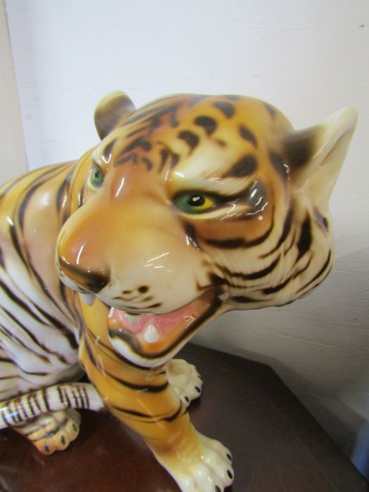 Large ceramic tiger approx. 48cm x 52cm - Image 2 of 2