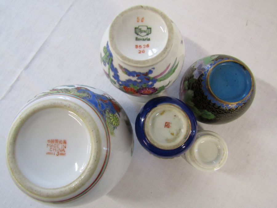 Selection of Japanese and Chinese design items, to include, brass backed plates, vases, - Image 5 of 9