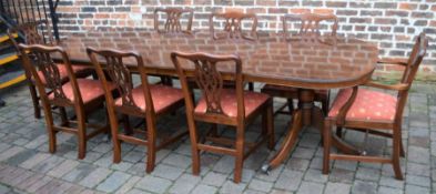 Superior quality Regency style mahogany dining table on sabre legs extending to 270cm by 101cm