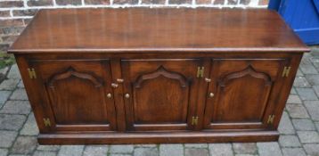 Oak reproduction Georgian dresser base/sideboard with panelled doors L158cm D 54cm H 73cm