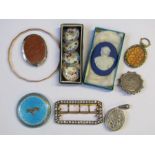 Collection of small items, to include a Wedgwood cameo, white metal pendant, coin inset brooch etc